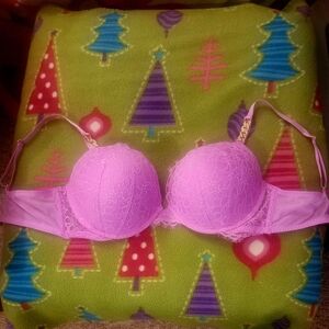 38C PINK VICTORIA SECRET PUSH UP BRA W/GOLD STRAP LINKS